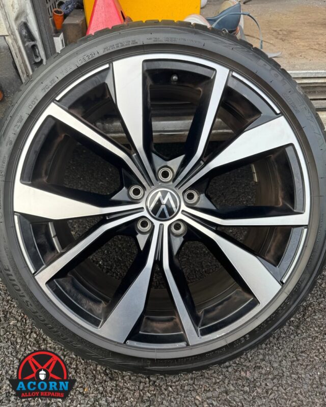 💎 🖤 

#acornalloyrepairsltd #alloywheelrepair #alloywheelrepairspecialists #alloywheelrefurbishment #alloywheels
